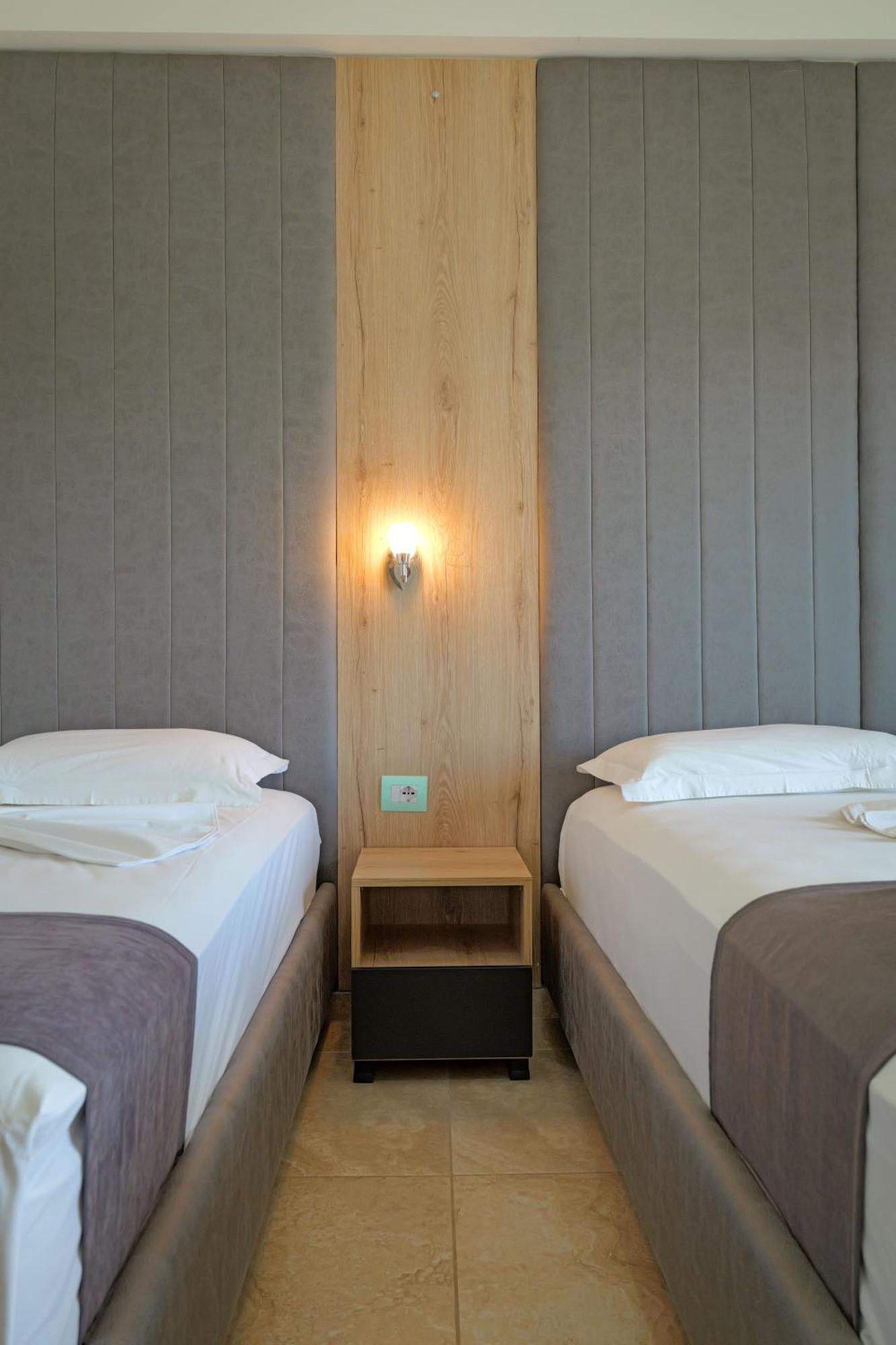 Hotel Esmerald 3*
