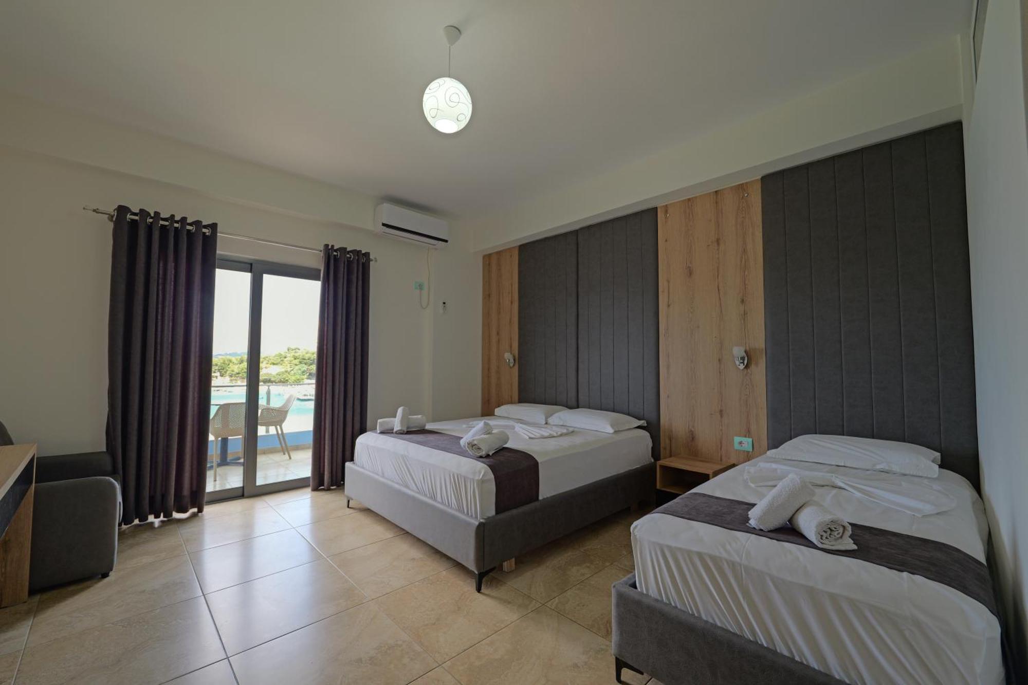 Hotel Esmerald 3*